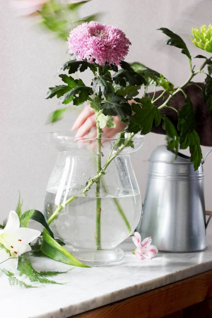 Avoid giving flowers because it will fluster the host